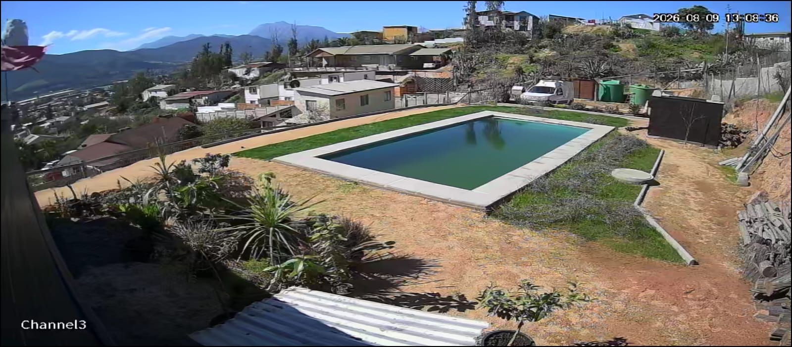 Cámara de seguridad Vigilancia Segura, vista nocturna de piscina y patio